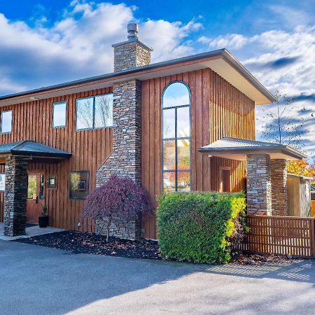 Wanaka Springs Lodge ภายนอก รูปภาพ