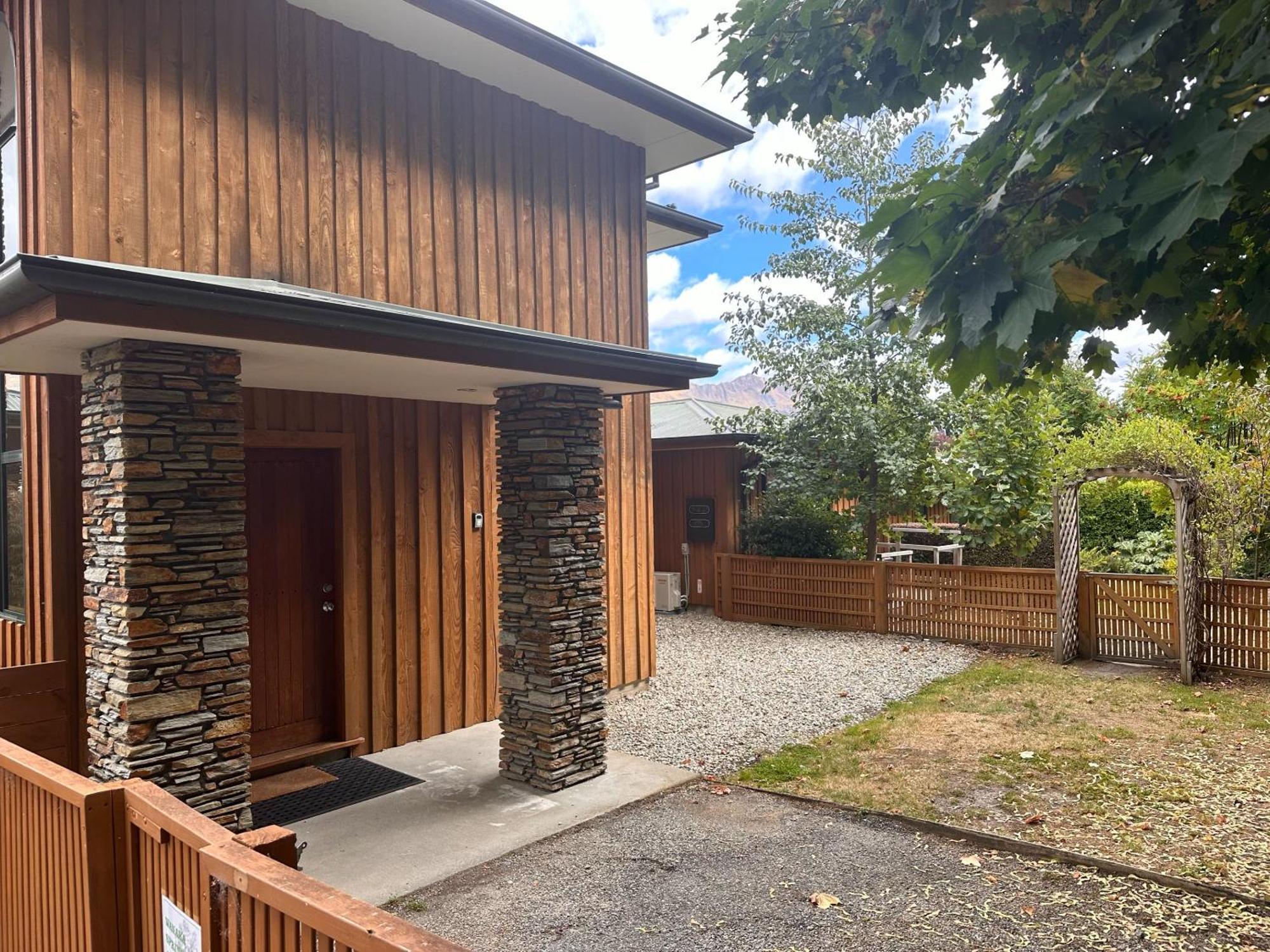 Wanaka Springs Lodge ภายนอก รูปภาพ