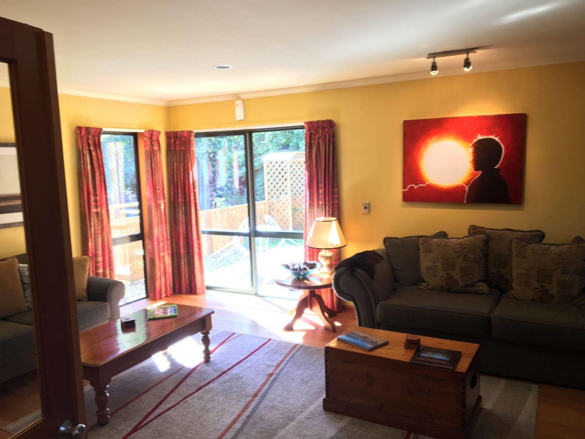 Wanaka Springs Lodge ภายนอก รูปภาพ